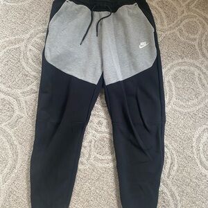 Nike Tech Joggers